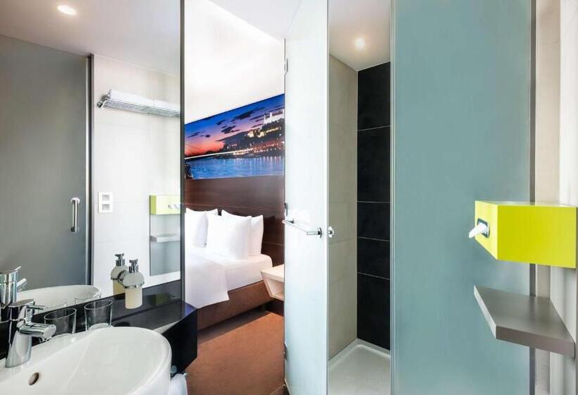 اتاق استاندارد با تخت بزرگ, Lindner Hotel Bratislava, Part Of Jdv By Hyatt