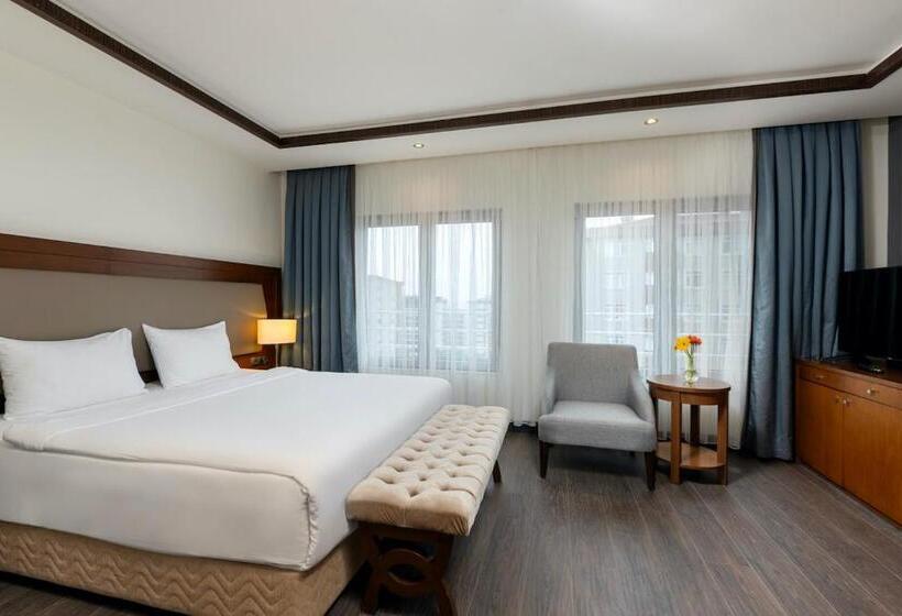 Junior Suite King Bed, Miracle Istanbul Asia Airport Hotel & Spa