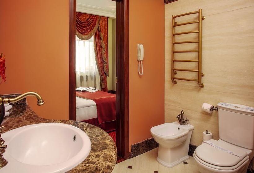 اتاق استاندارد با بالکن, Staro