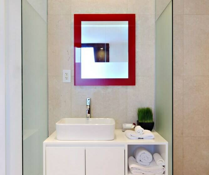 标准间, The One Boutique