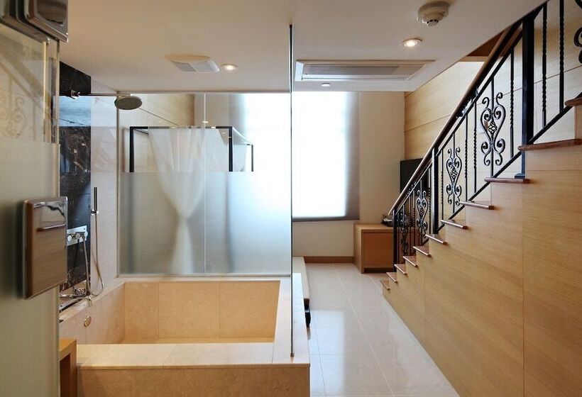 套房, The One Boutique