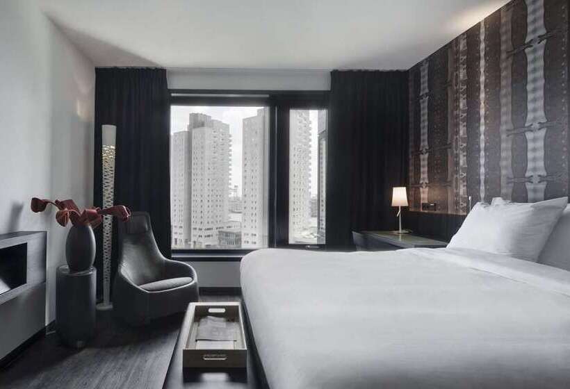キングサイズベッドのスタンダードルーム, Mainport Hotel Rotterdam, A Hilton Affiliate