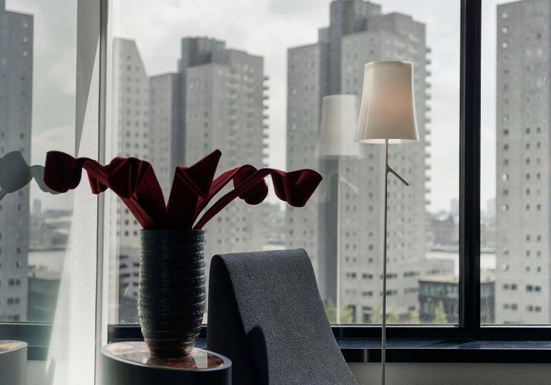 キングサイズベッドのスタンダードルーム, Mainport Hotel Rotterdam, A Hilton Affiliate