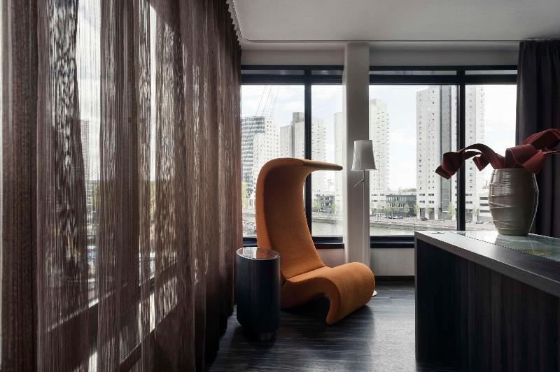 キングサイズベッドのスタンダードルーム, Mainport Hotel Rotterdam, A Hilton Affiliate