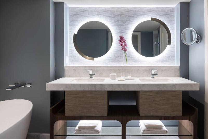 Номер Стандарт, Mainport Hotel Rotterdam, A Hilton Affiliate