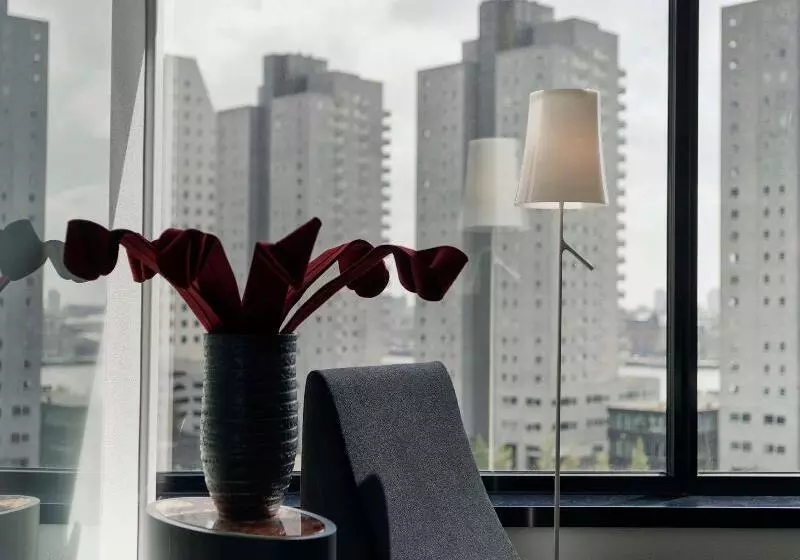 Standard Kolmen Hengen Huone, Mainport Hotel Rotterdam, A Hilton Affiliate
