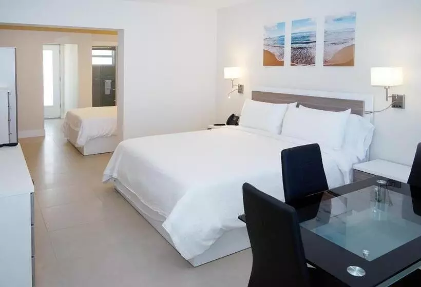 Deluxe Suite King Bed, Diane Oceanfront Suites