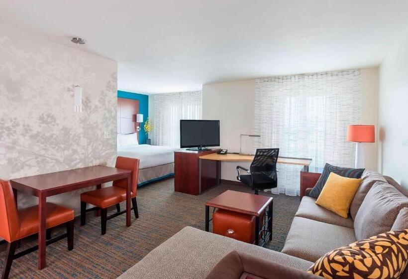 带大床的标准工作室, Residence Inn By Marriott Fargo