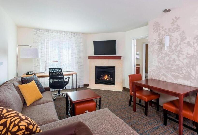 带大床的套房, Residence Inn By Marriott Fargo