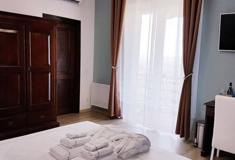 חדר דלוקס עם נוף להרים, Villa Bellavista Alba