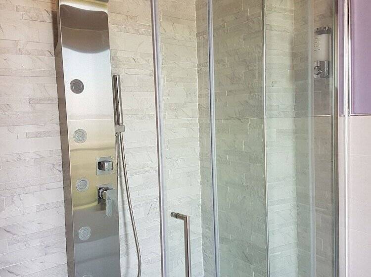 חדר דלוקס עם נוף להרים, Villa Bellavista Alba