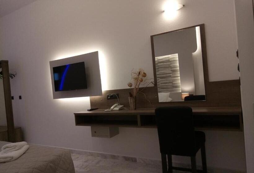 غرفة سوبيريور مطلة على حمام السباحة, Bright Star