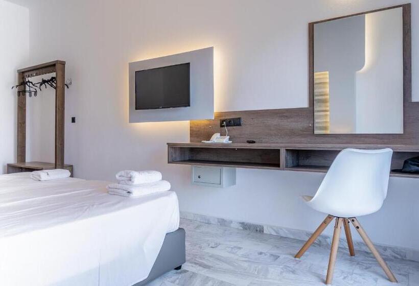 プールの見えるスーペリアルーム, Bright Star