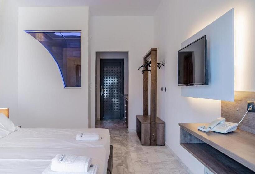 プールの見えるスーペリアルーム, Bright Star