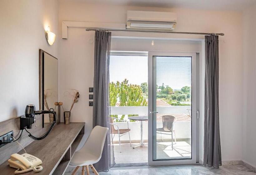 プールの見えるスーペリアルーム, Bright Star