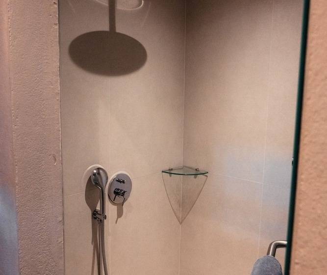 이그제큐티브 스위트, 12 Months Resort & Spa