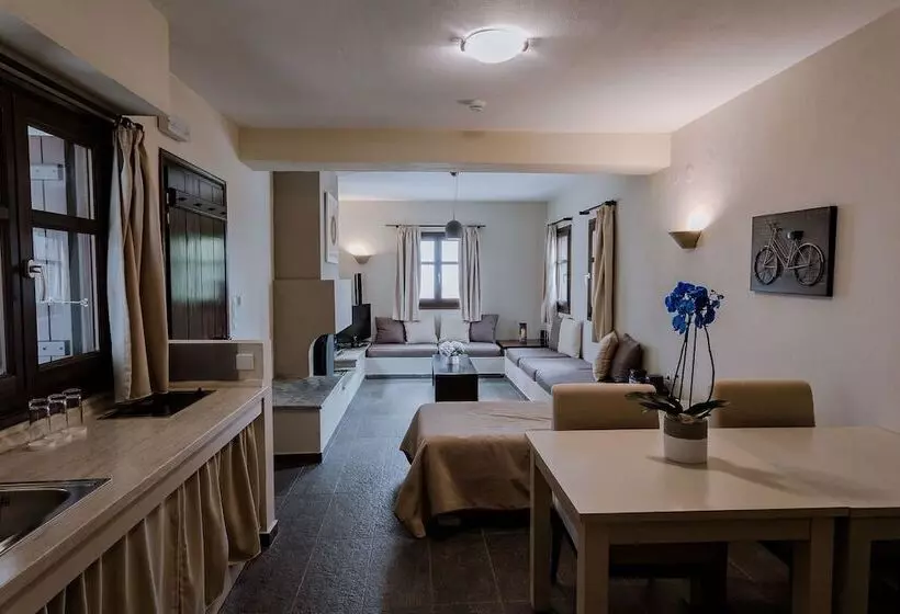 سوییت اجرایی, 12 Months Resort & Spa
