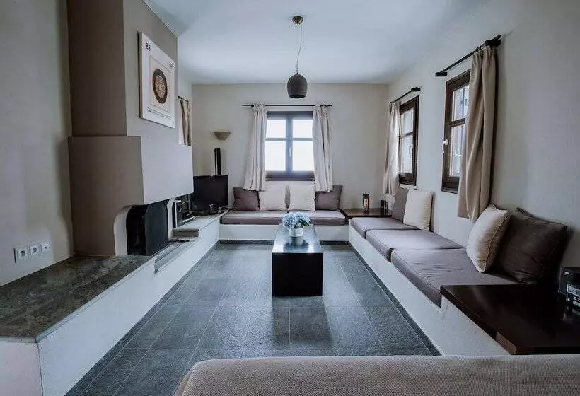 سوییت اجرایی, 12 Months Resort & Spa