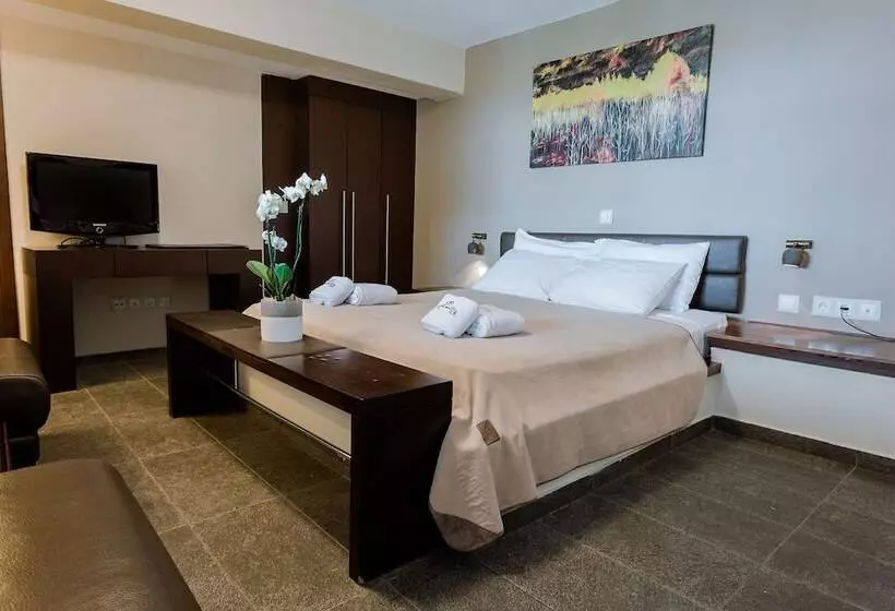 سوییت اجرایی, 12 Months Resort & Spa