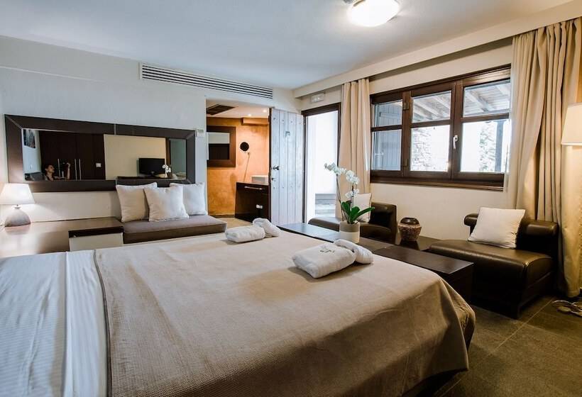 이그제큐티브 스위트, 12 Months Resort & Spa