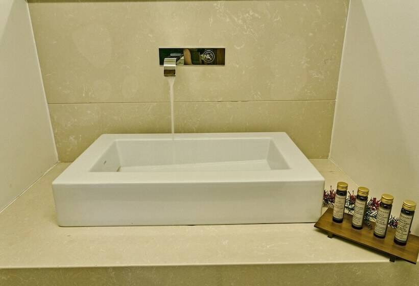 침실 2개 스위트, 12 Months Resort & Spa