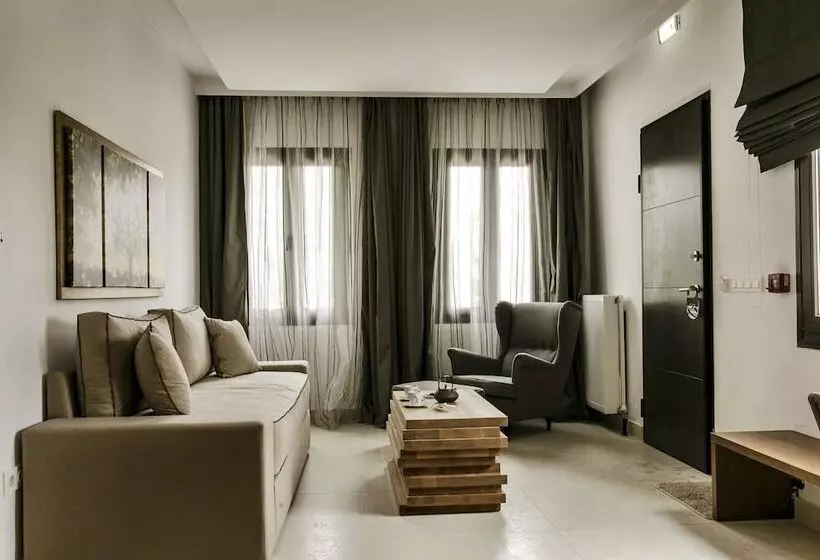 سوییت جونیور, 12 Months Resort & Spa