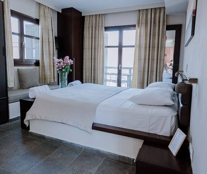 디럭스 스위트, 12 Months Resort & Spa