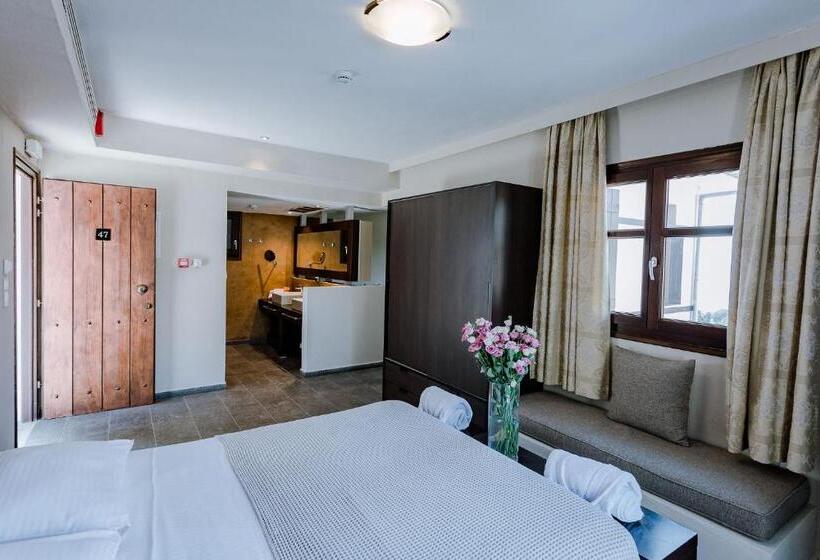 디럭스 스위트, 12 Months Resort & Spa