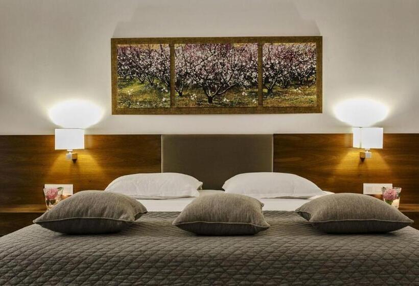 Полулюкс, 12 Months Resort & Spa