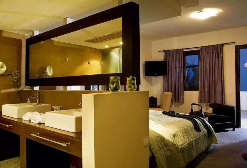اتاق لوکس, 12 Months Resort & Spa