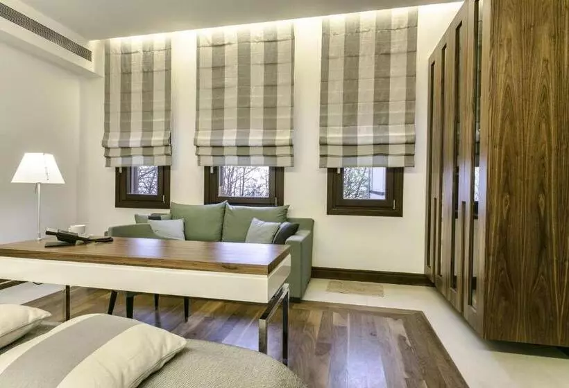اتاق لوکس, 12 Months Resort & Spa