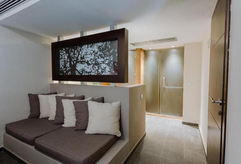 이그제큐티브 스위트, 12 Months Resort & Spa