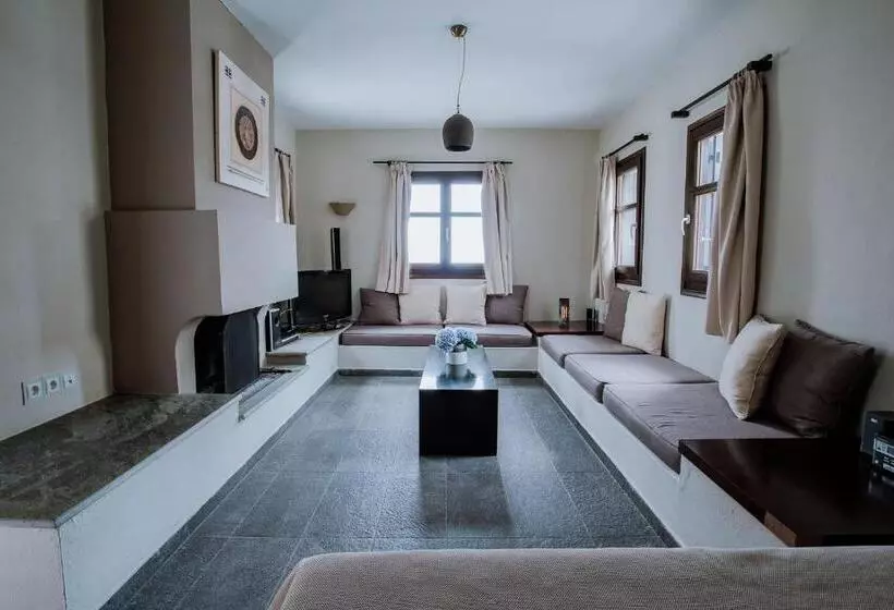 سوییت اجرایی, 12 Months Resort & Spa