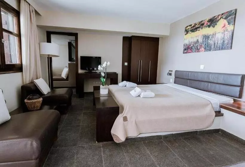 سوییت اجرایی, 12 Months Resort & Spa