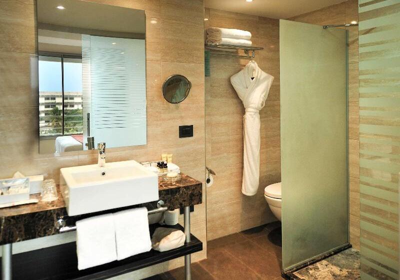 Deluxe Suite King Bed, Pullman Kinshasa Grand