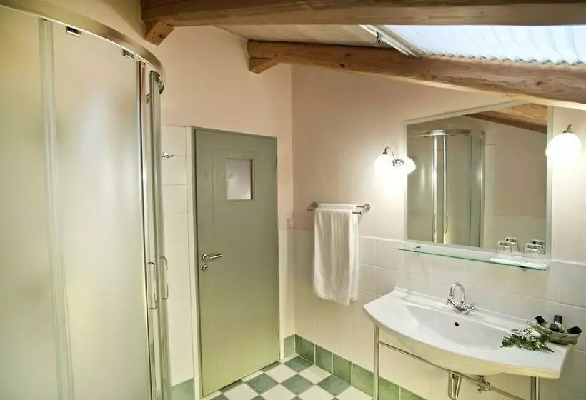 スタンダードスタジオ, Taleton Eco Guest House