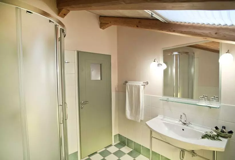 スタンダードスタジオ, Taleton Eco Guest House