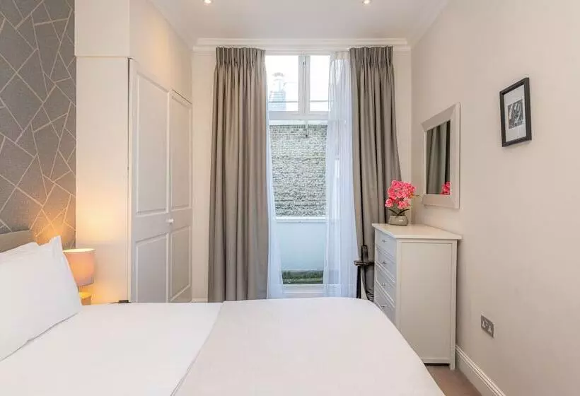 2 Bedroom Deluxe Apartment