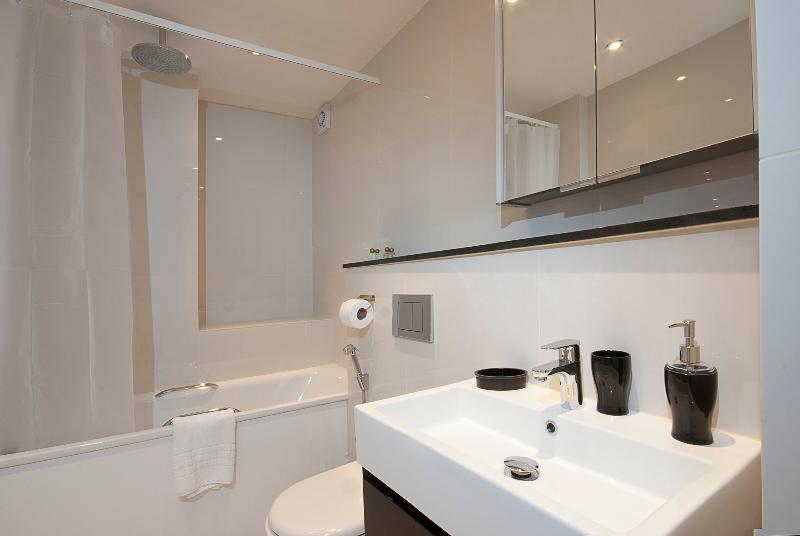 آپارتمان 2 خوابه, Manson Place