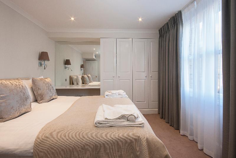 آپارتمان 2 خوابه, Manson Place