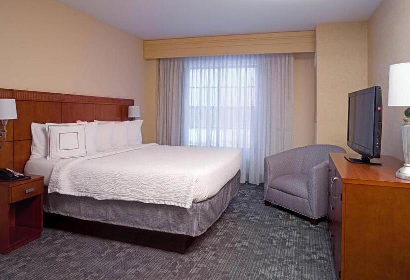 جناح سرير كينج, Courtyard Aberdeen At Ripken Stadium