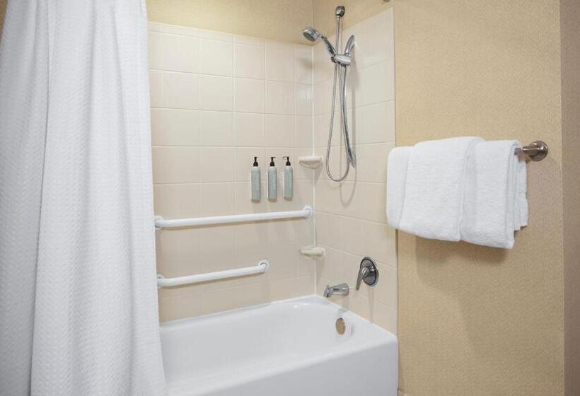 غرفة قياسية سرير كينج لذوى الإحتياجات الخاصة, Courtyard Aberdeen At Ripken Stadium