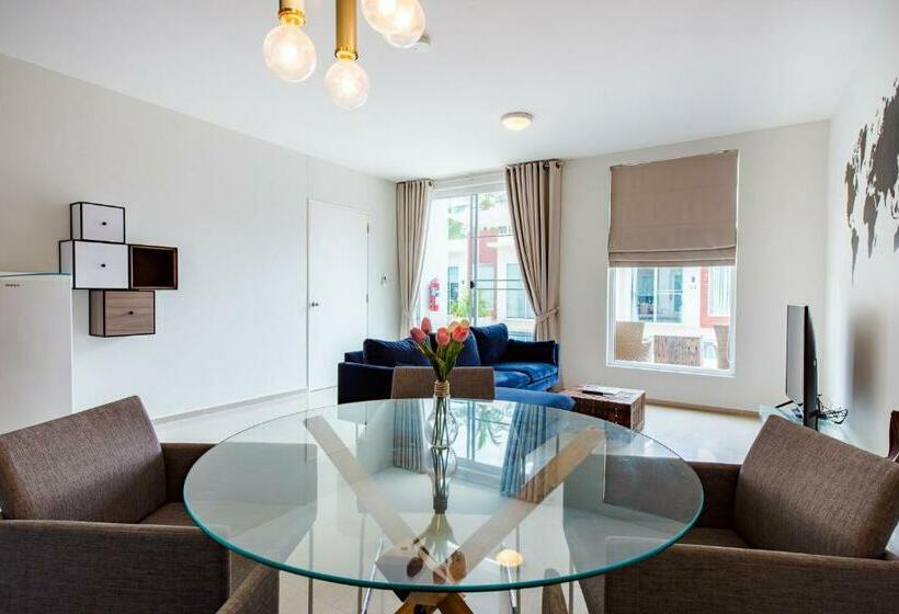 Люкс с Бассейном, The Beach Village Resort