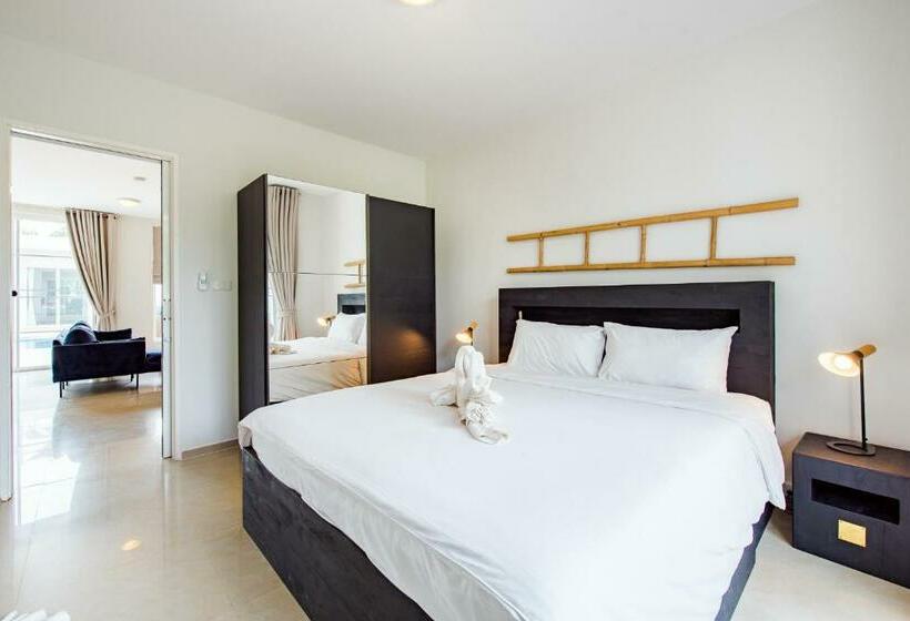 Люкс с Бассейном, The Beach Village Resort