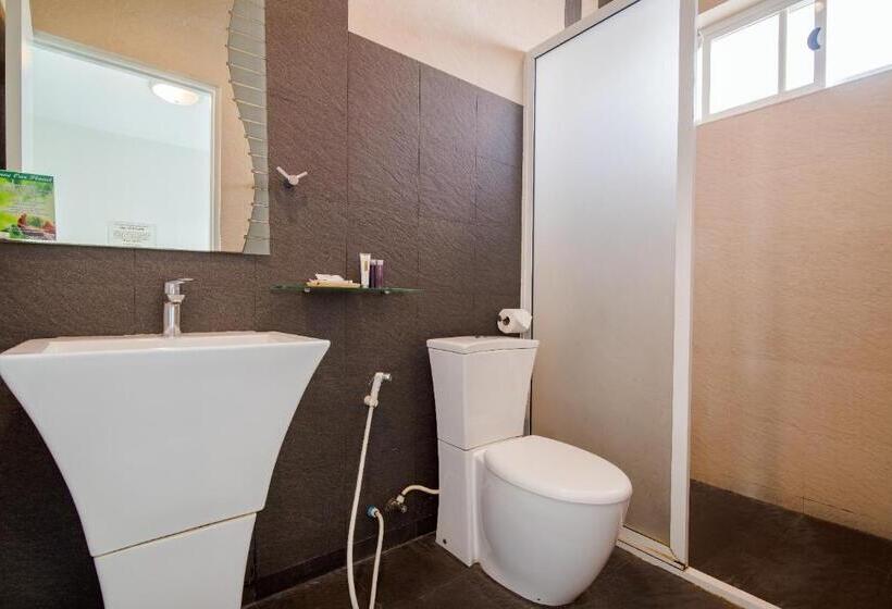 Люкс с Бассейном, The Beach Village Resort