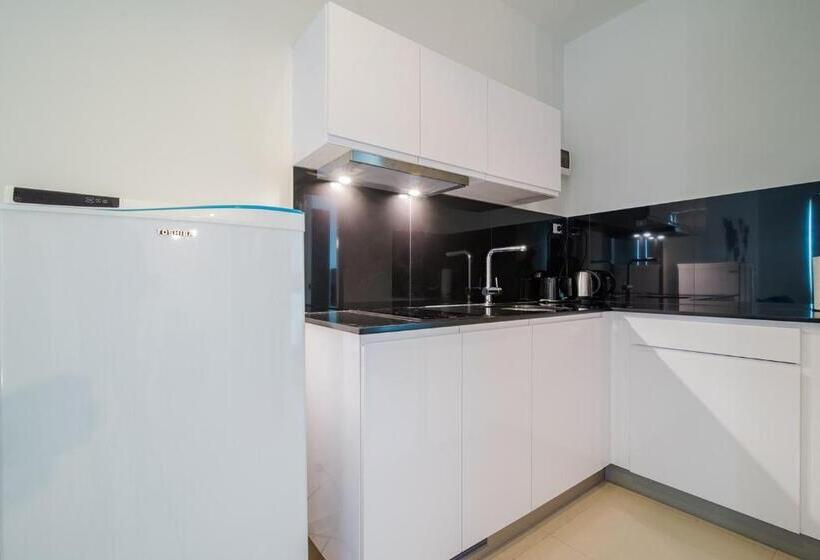 Люкс с Бассейном, The Beach Village Resort