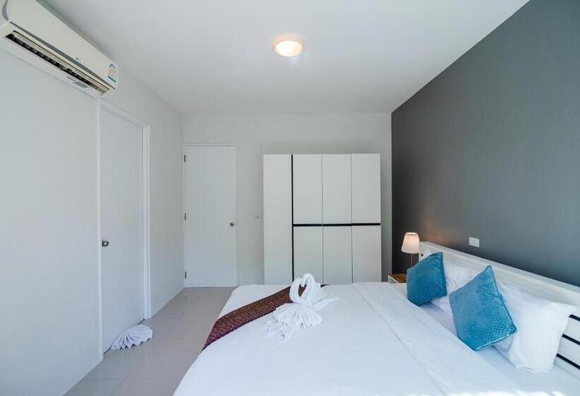 Люкс с Бассейном, The Beach Village Resort