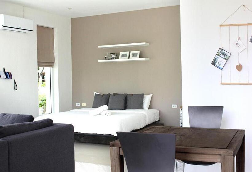 Студия Deluxe, The Beach Village Resort