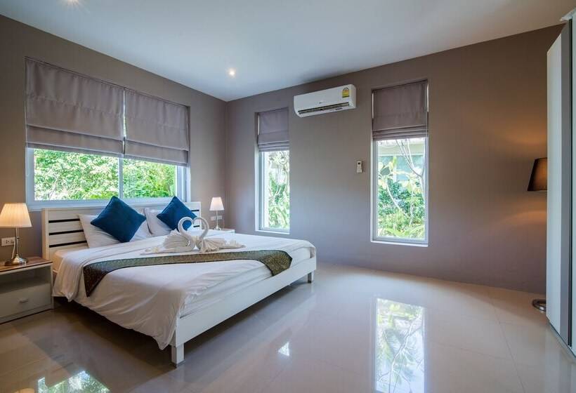 Люкс, The Beach Village Resort