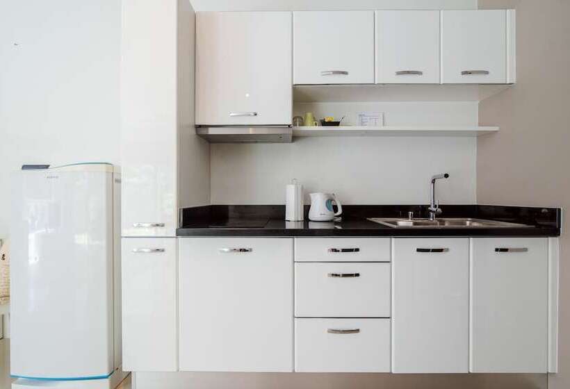 Люкс, The Beach Village Resort